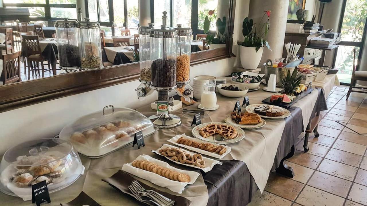 Hotel Il Veliero トッレ・サン・ジョヴァンニ・ウジェント エクステリア 写真